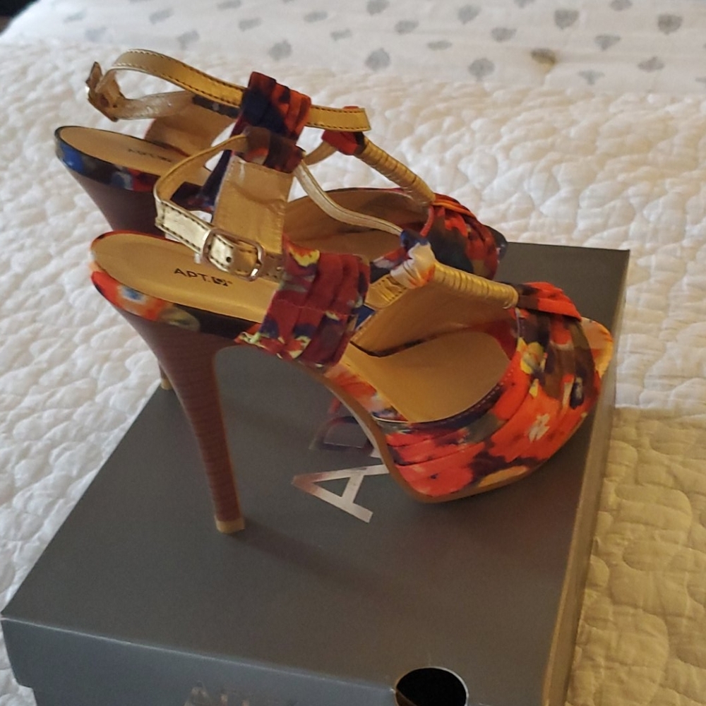 Shoes - Picture 4 of 6